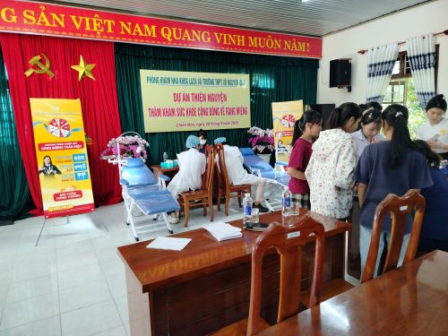 Thăm khám sức khỏe cộng đồng về răng miệng cho học sinh