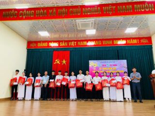 Trường THPT Võ Nguyên Giáp  tổ chức chương trình trao quà “Tết Yêu Thương, Xuân Ấm Áp”